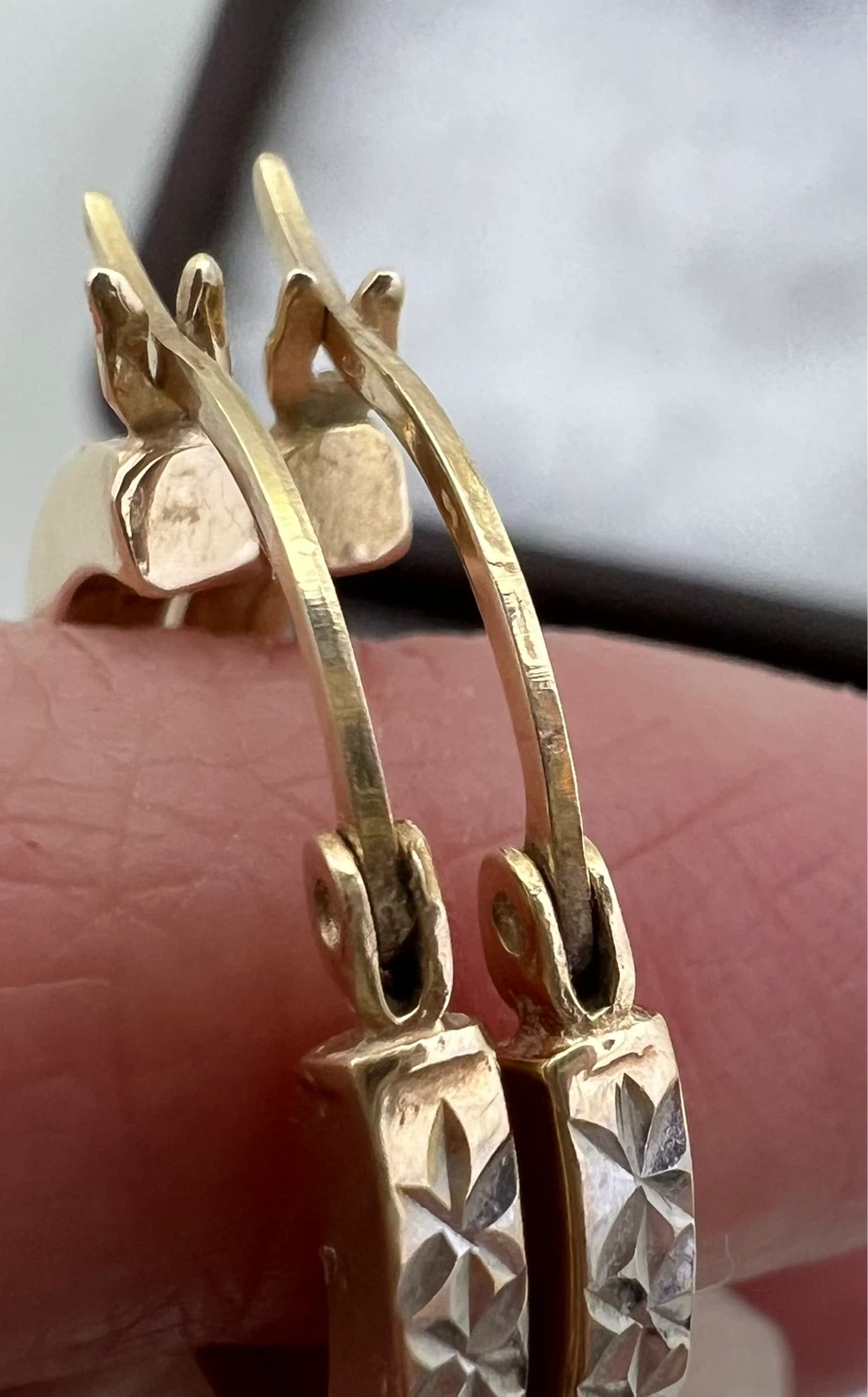 10K Yellow Gold Diamond-Cut Hoop Earrings - photo 5