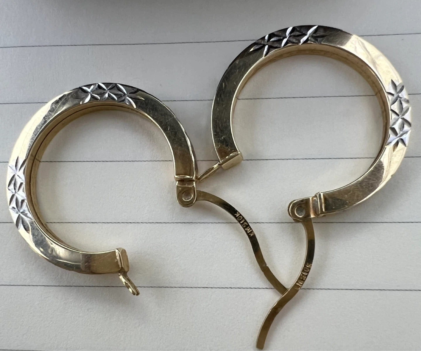 10K Yellow Gold Diamond-Cut Hoop Earrings - photo 3
