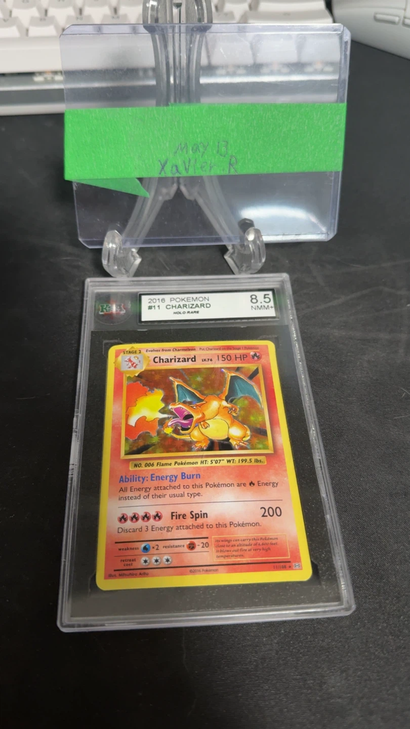 2016 Pokémon Charizard #11 Trading Card