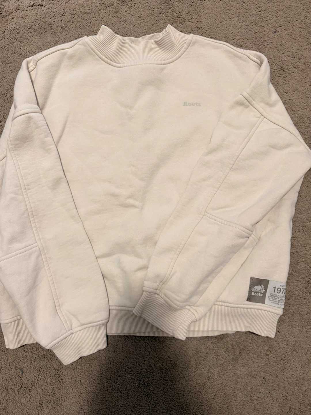 Roots Cream Mock Neck Sweatshirt xs