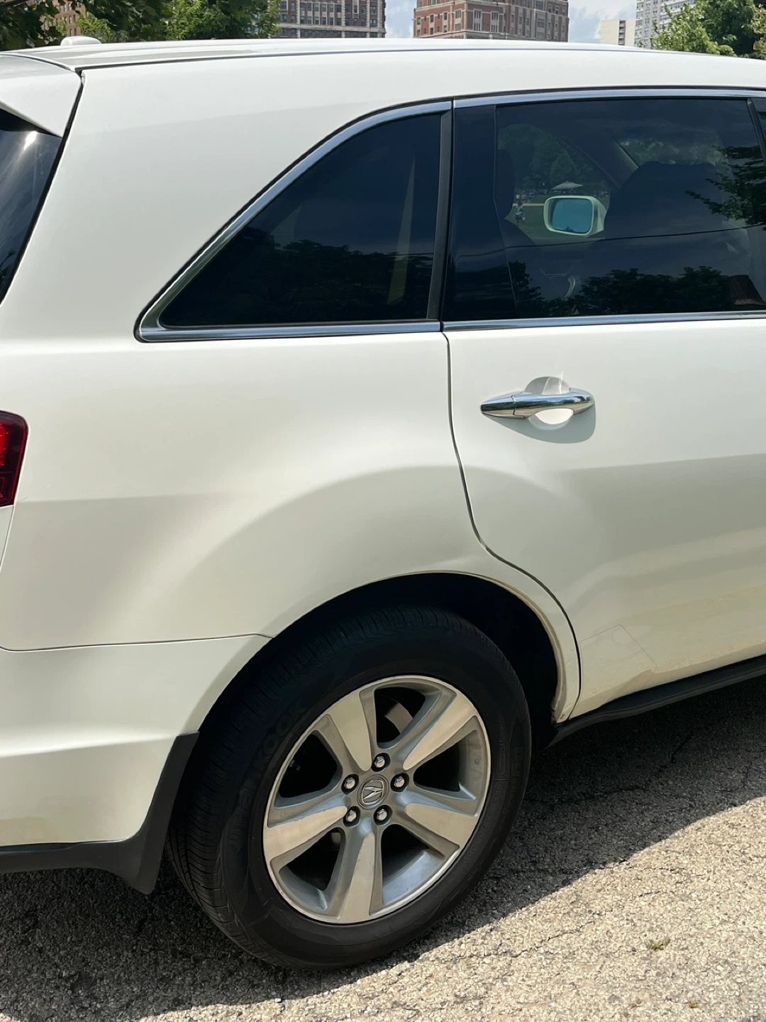 White Acura MDX SH-AWD SUV - photo 3