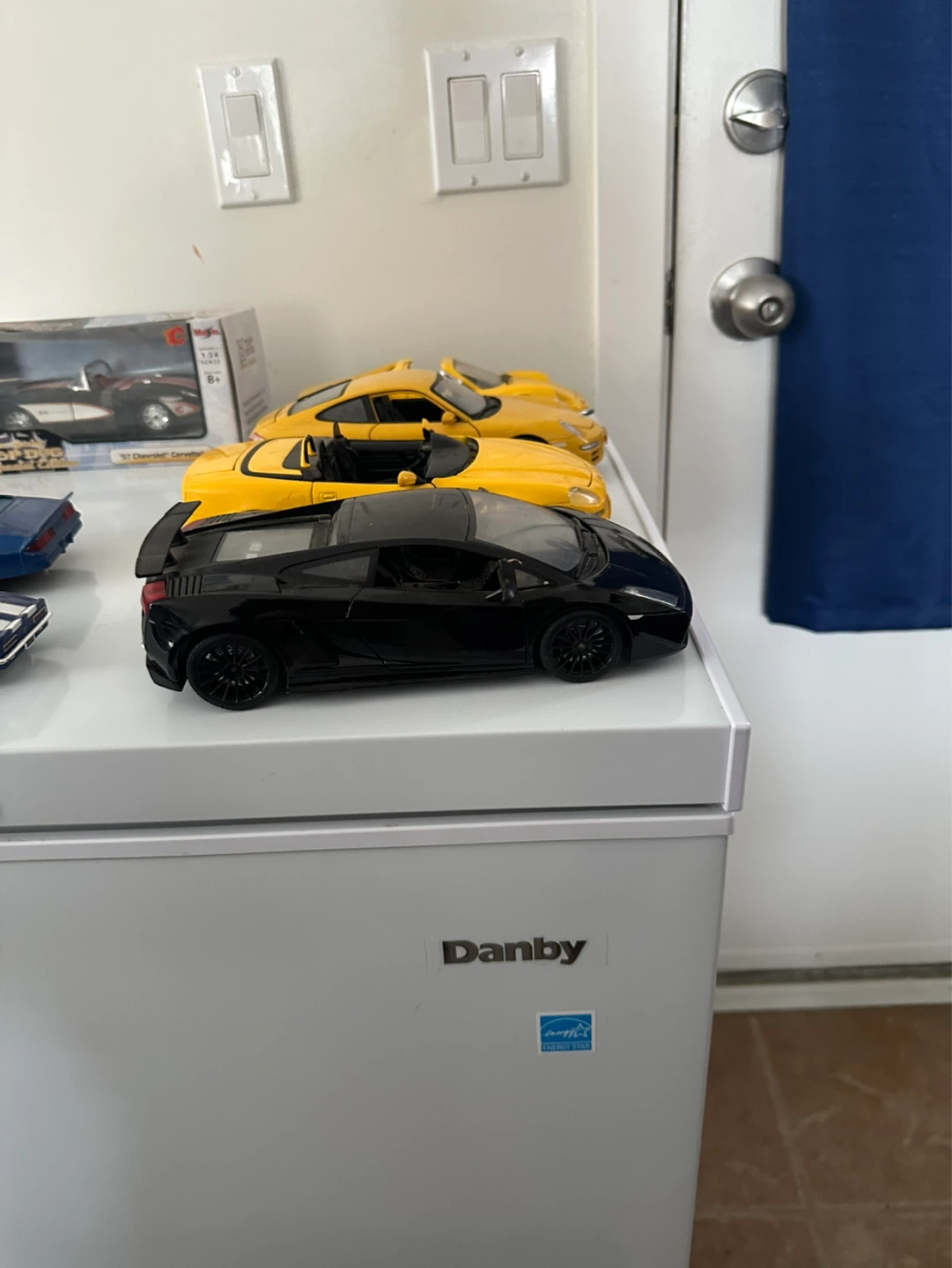 Diecast Cars 1/24 th and 1/18 th scale $15-25 each - photo 2