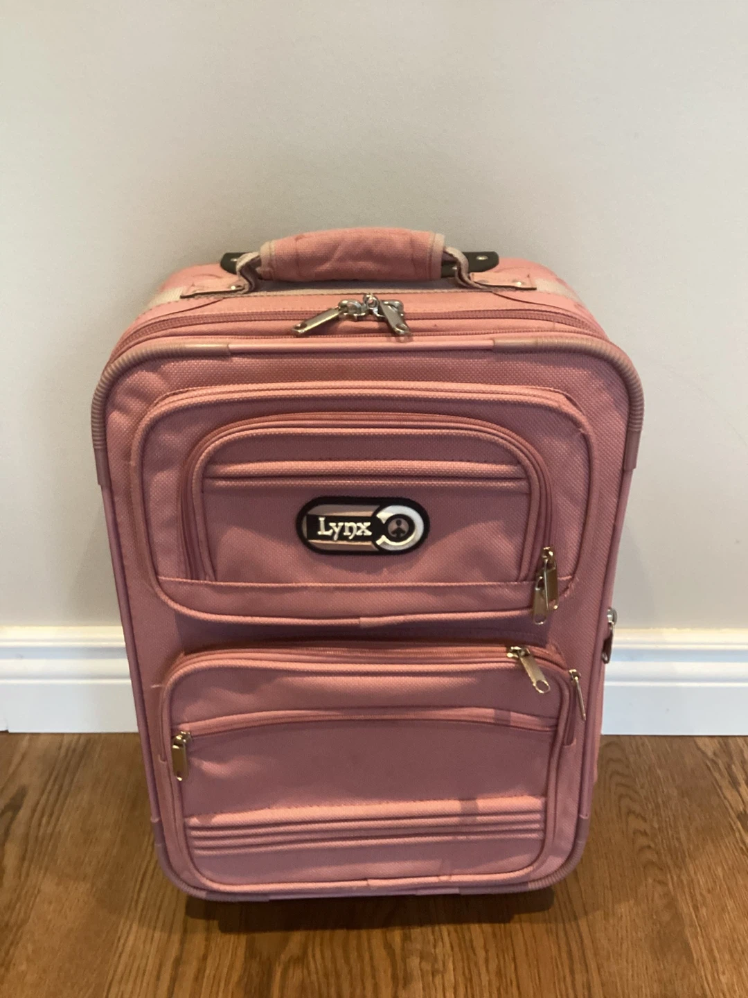 GREAT LIKE NEW 19.5” TALL CARRY ON SIZE SUITCASE (SEE LISTING)
