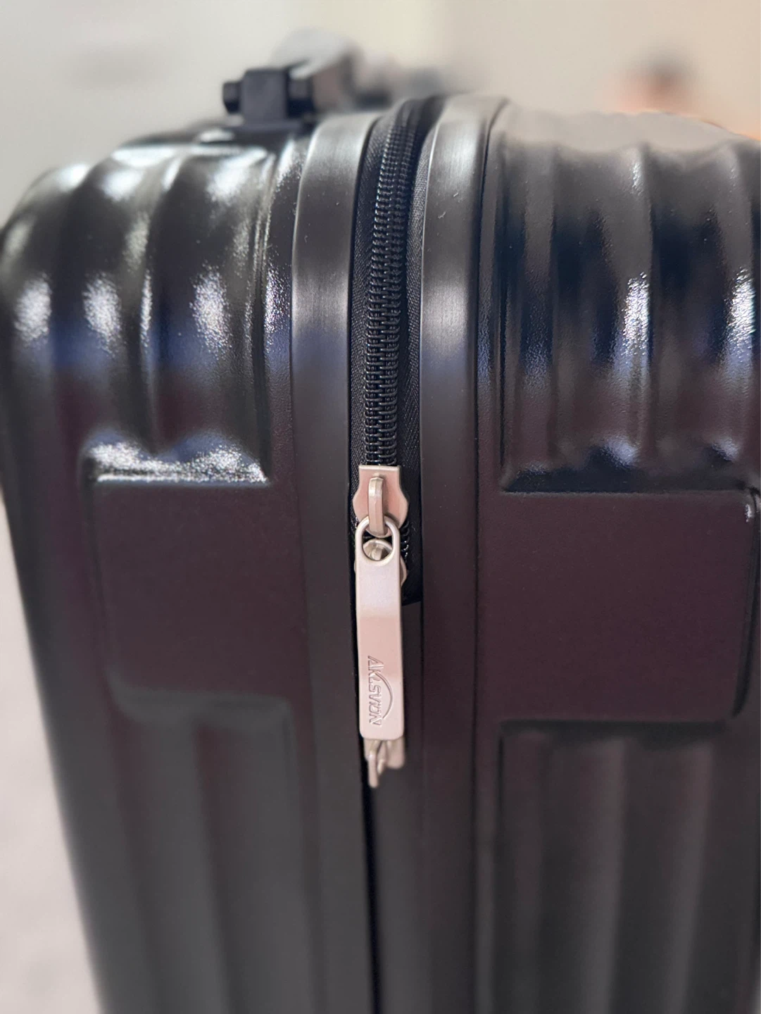 AXSAVION Black Carry-On Suitcase - photo 3
