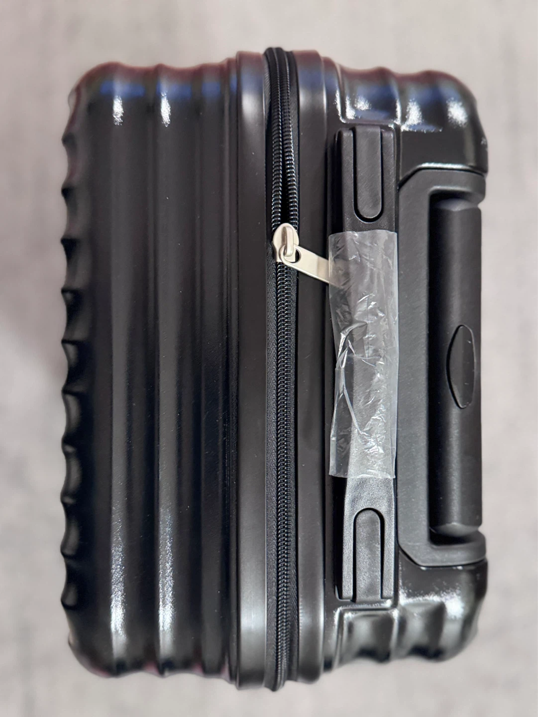 AXSAVION Black Carry-On Suitcase - photo 2