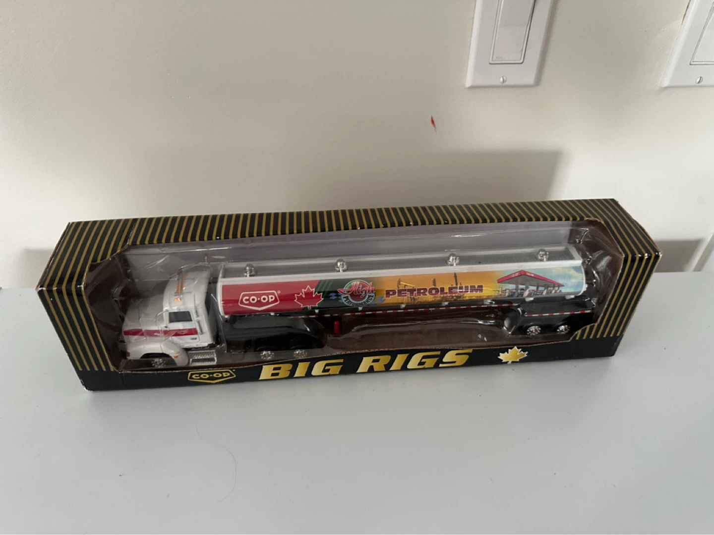 Co-op Petroleum Big Rigs Tanker Truck. Diecast. 1/43 scale - photo 3