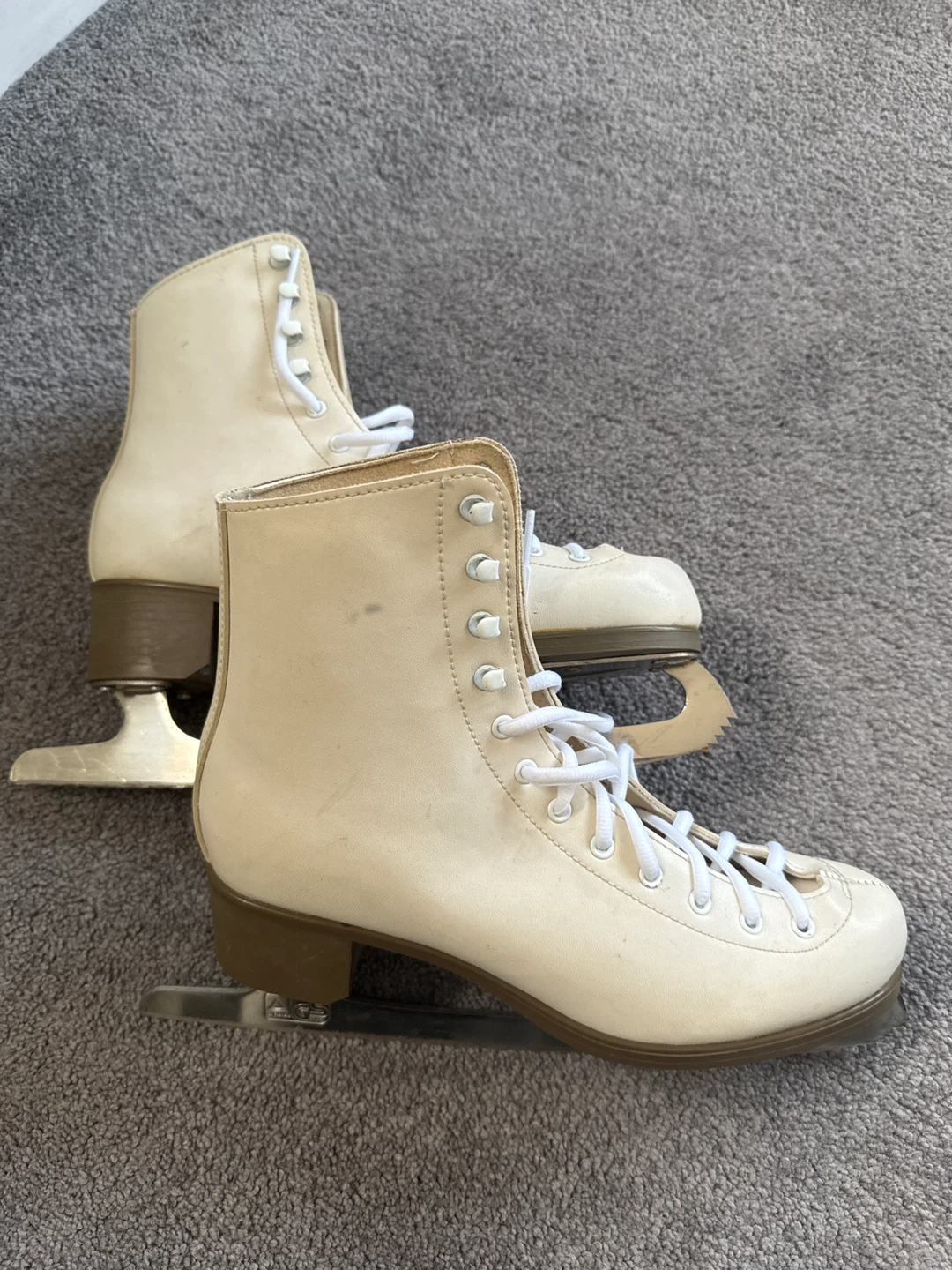 CCM Hockey and Glacier Skates - photo 3