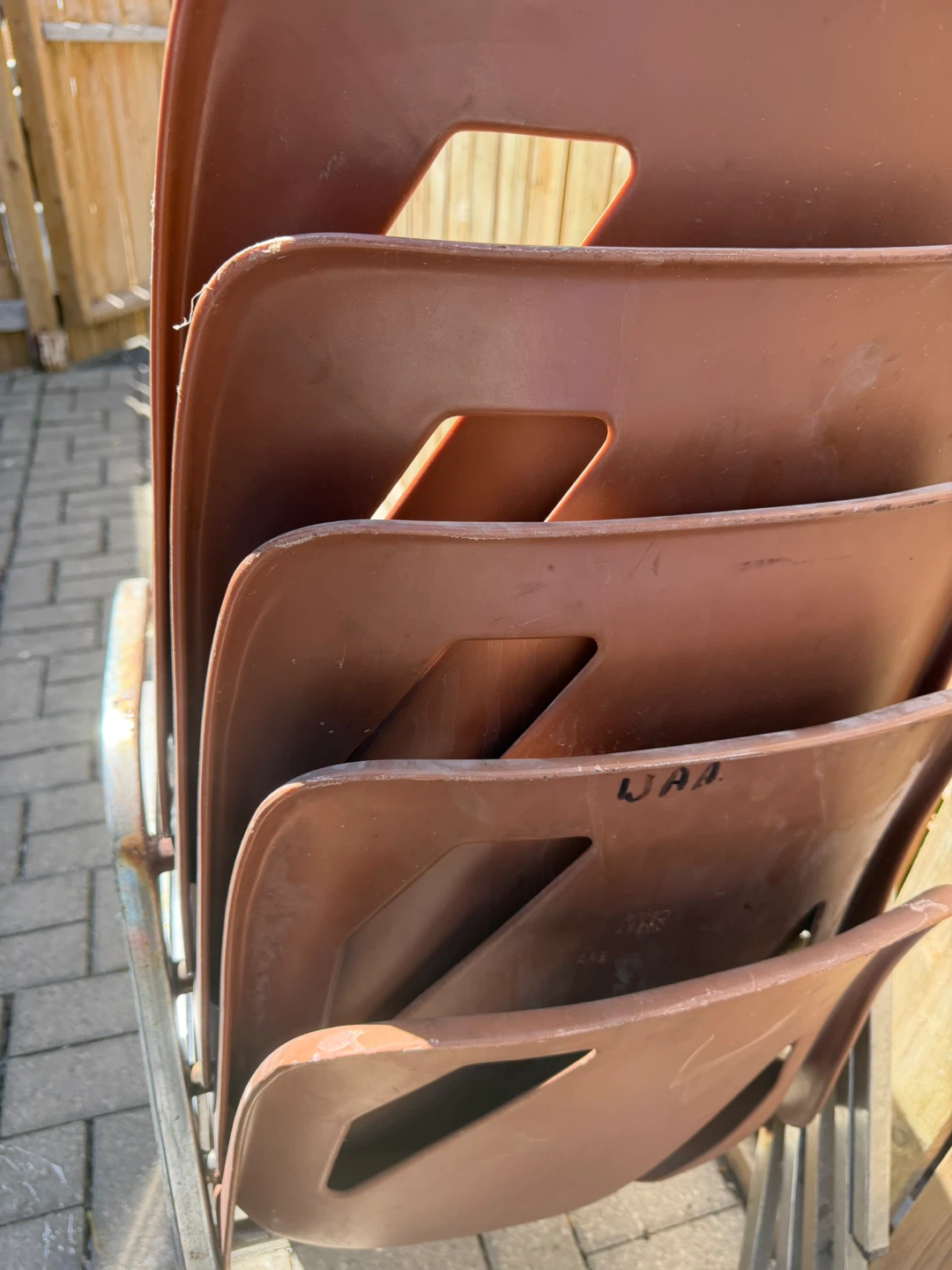 Set of 5 Stacking Chairs- all for 20$ - photo 2