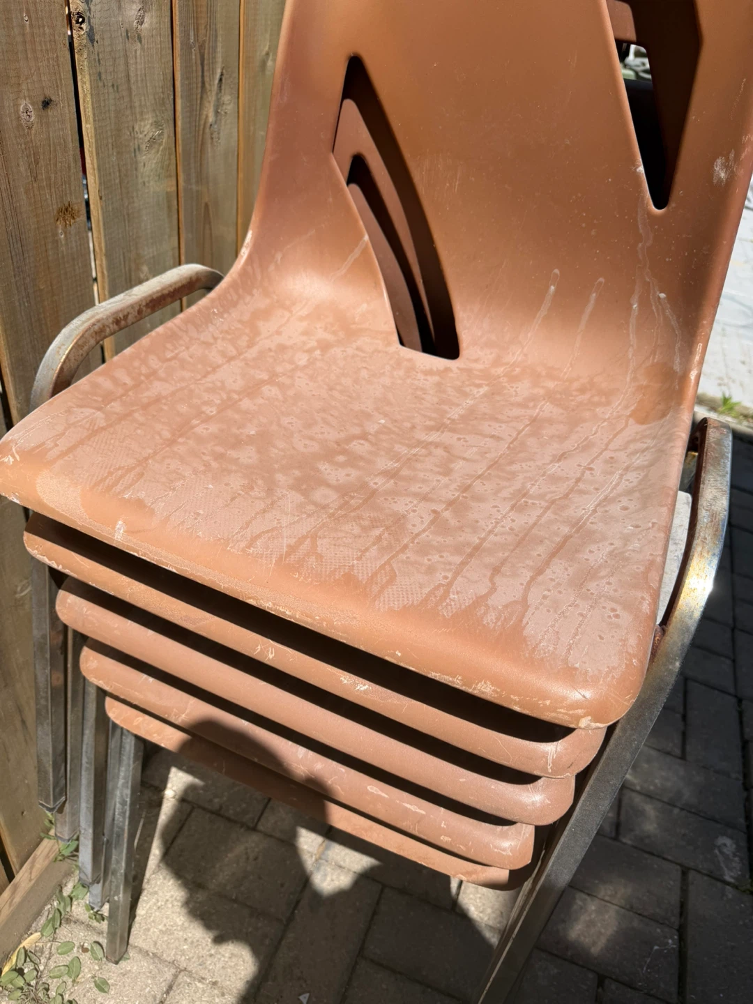 Set of 5 Stacking Chairs- all for 20$ - photo 4