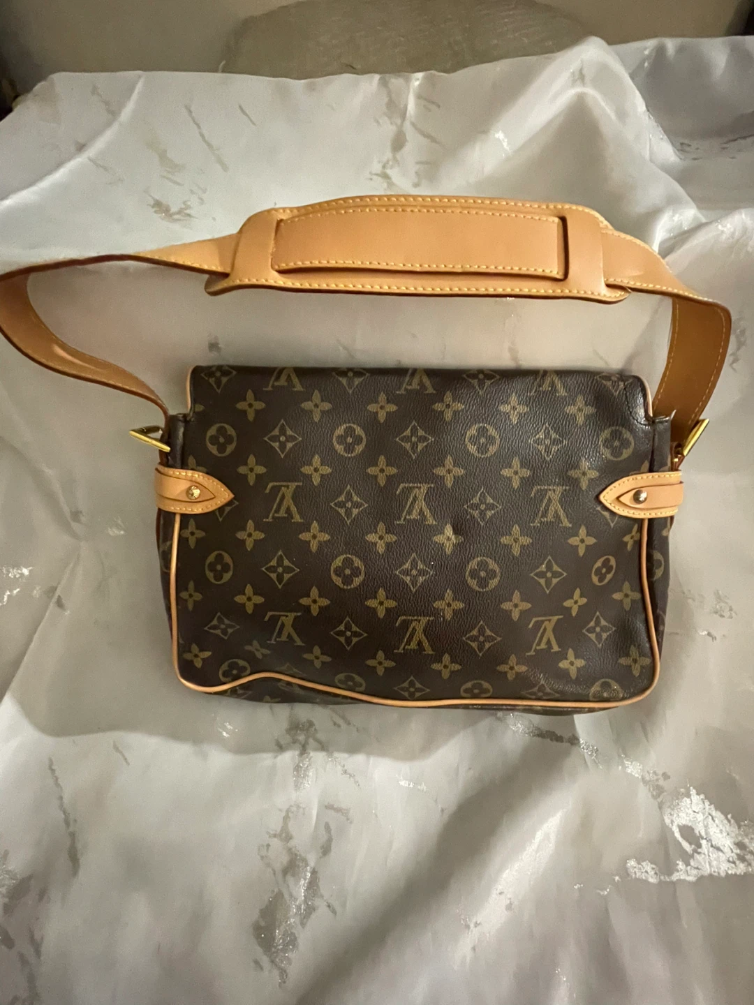 Louis Vuitton Monogram Canvas Shoulder Bag - photo 4