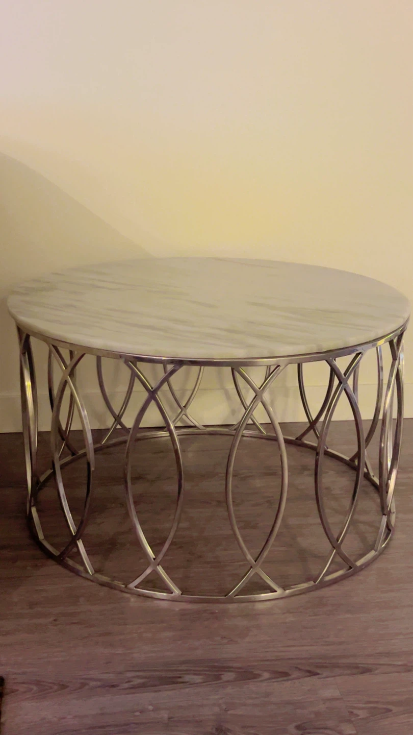 Coffee table with sides