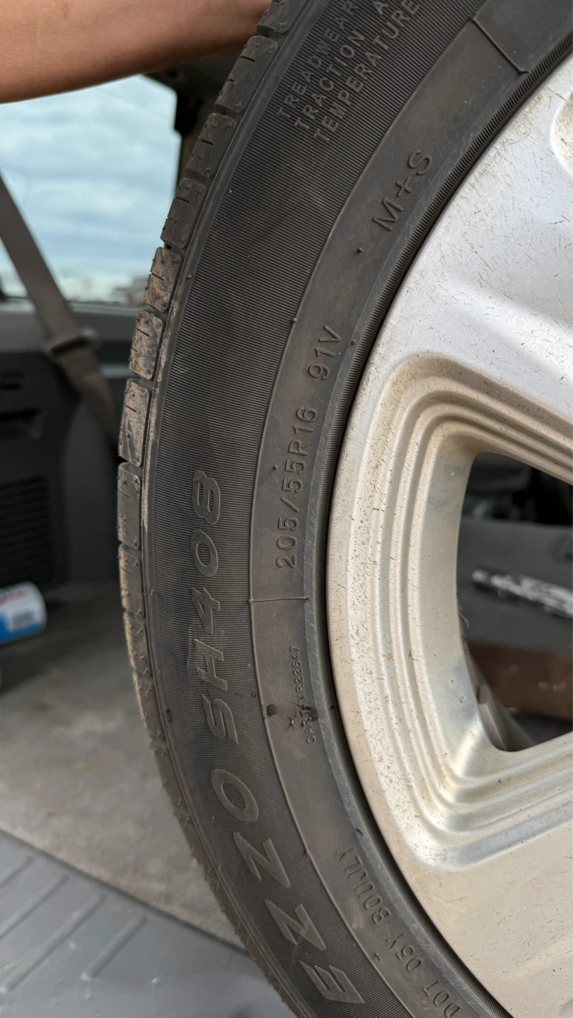 Set of 4 Kia 205/55R16 Tires with Rims - photo 2