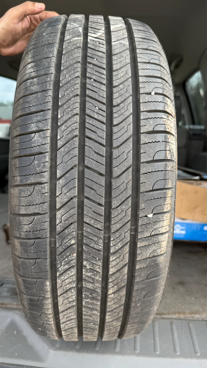 Set of 4 Kia 205/55R16 Tires with Rims - photo 3