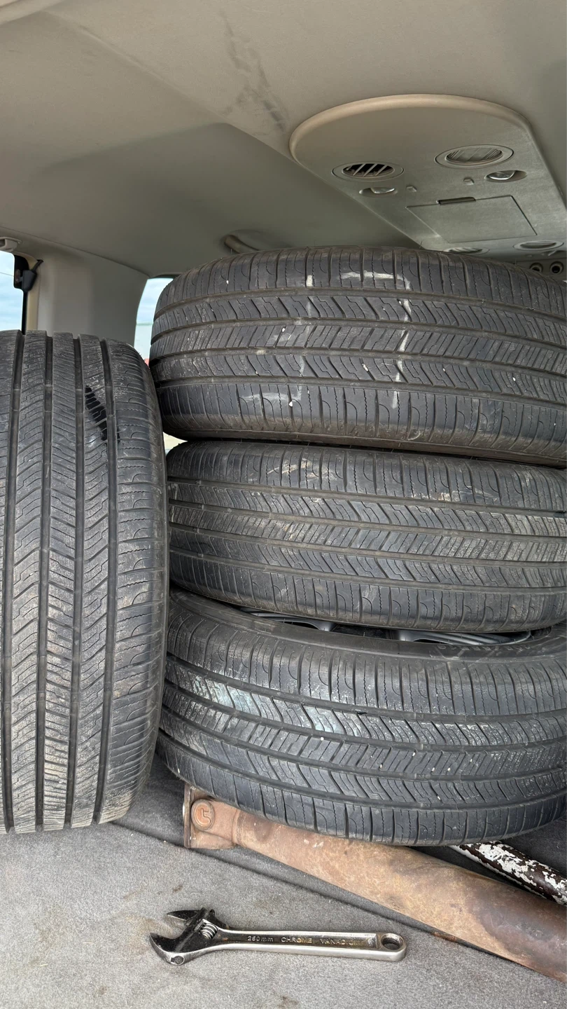 Set of 4 Kia 205/55R16 Tires with Rims - photo 4