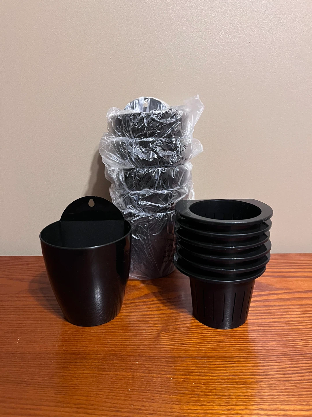SELF WATERING DURABLE PLASTIC POTS (Read description) - photo 2