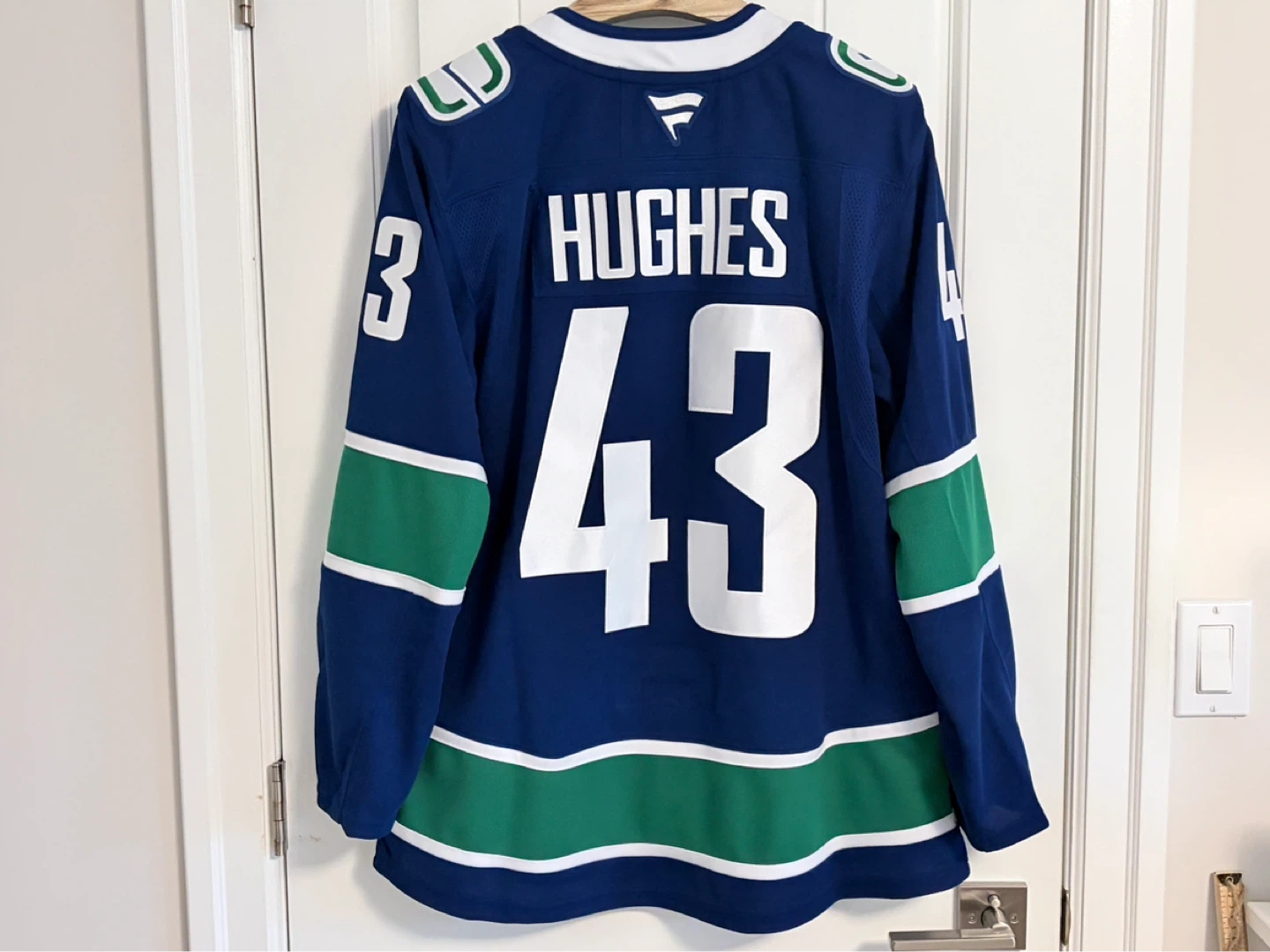 Authentic Fanatics Canucks Quinn Hughes Jersey 50 Medium