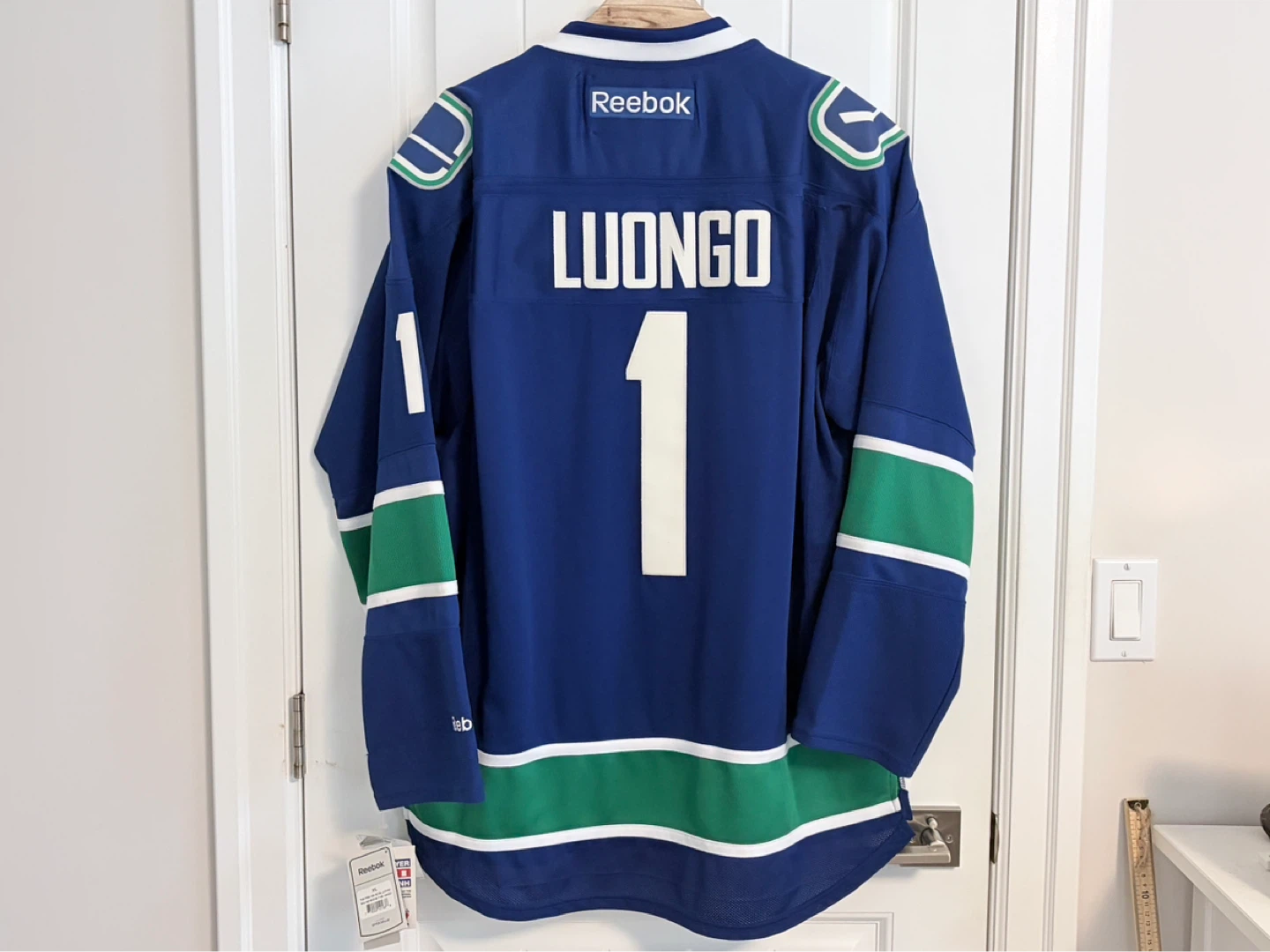 BNWT Authentic Reebok Canucks Roberto Luongo Jersey XXL