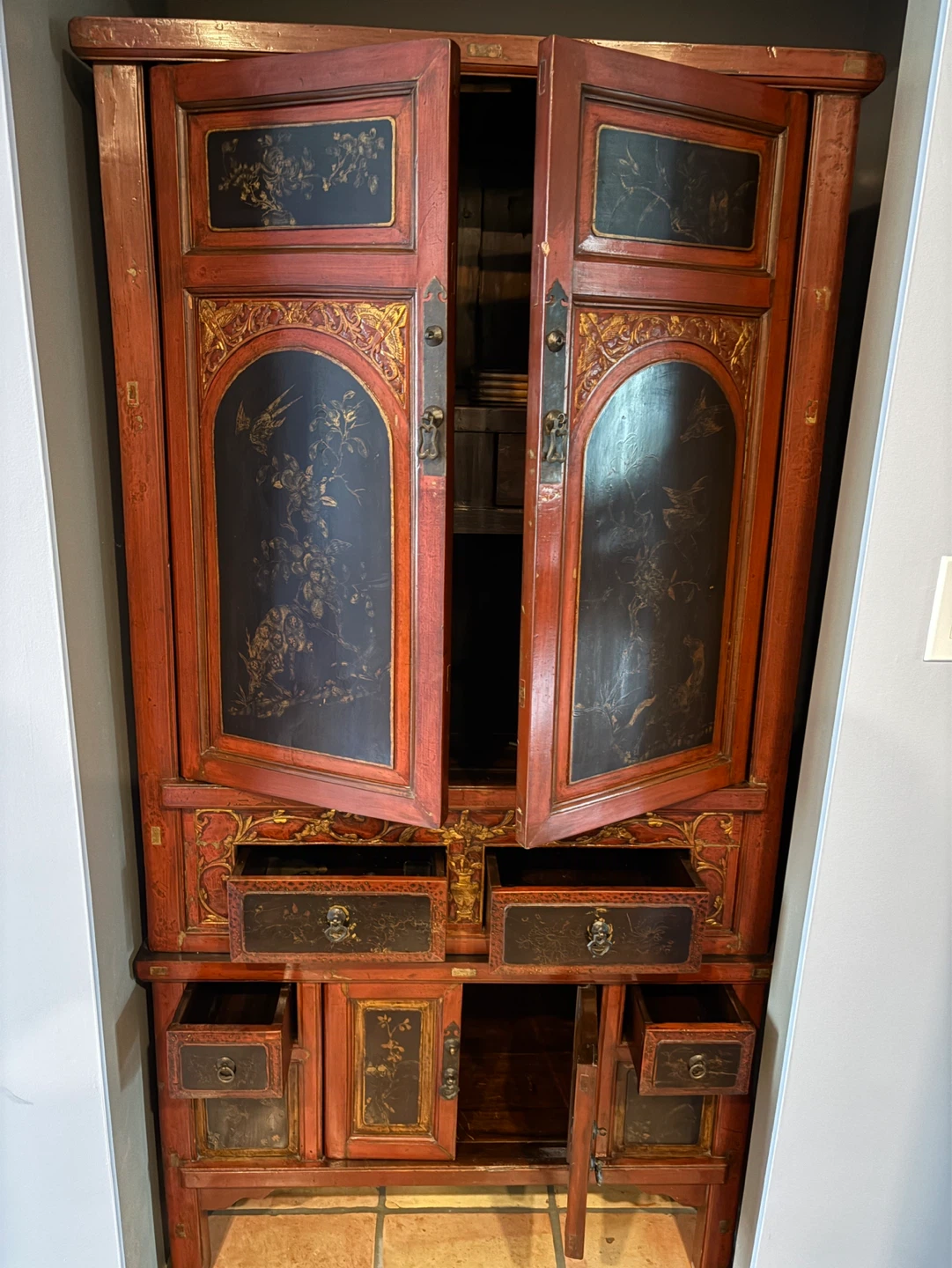 Antique Red Lacquered Cabinet with Gold Gilded Accents - photo 2