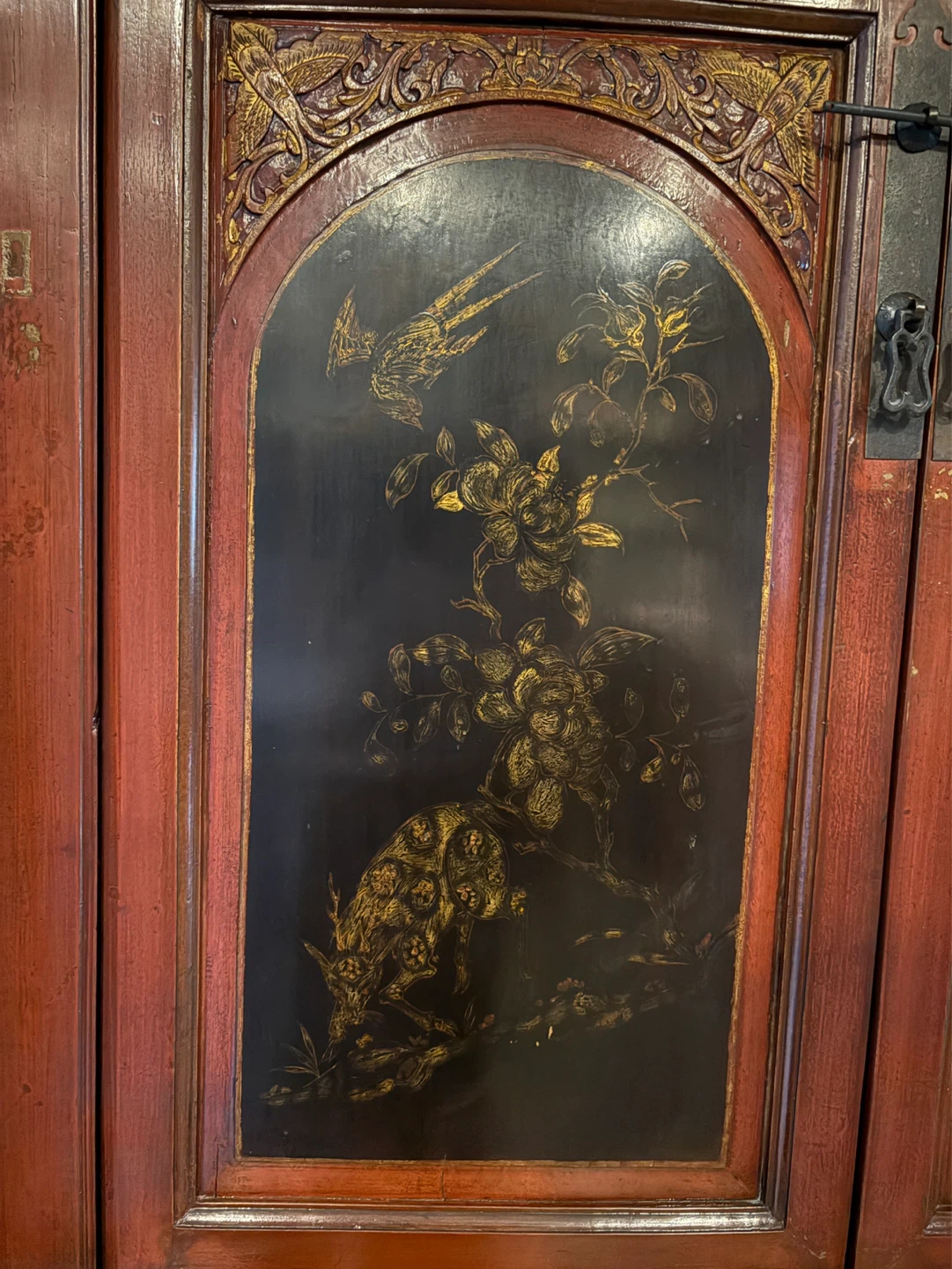 Antique Red Lacquered Cabinet with Gold Gilded Accents - photo 4