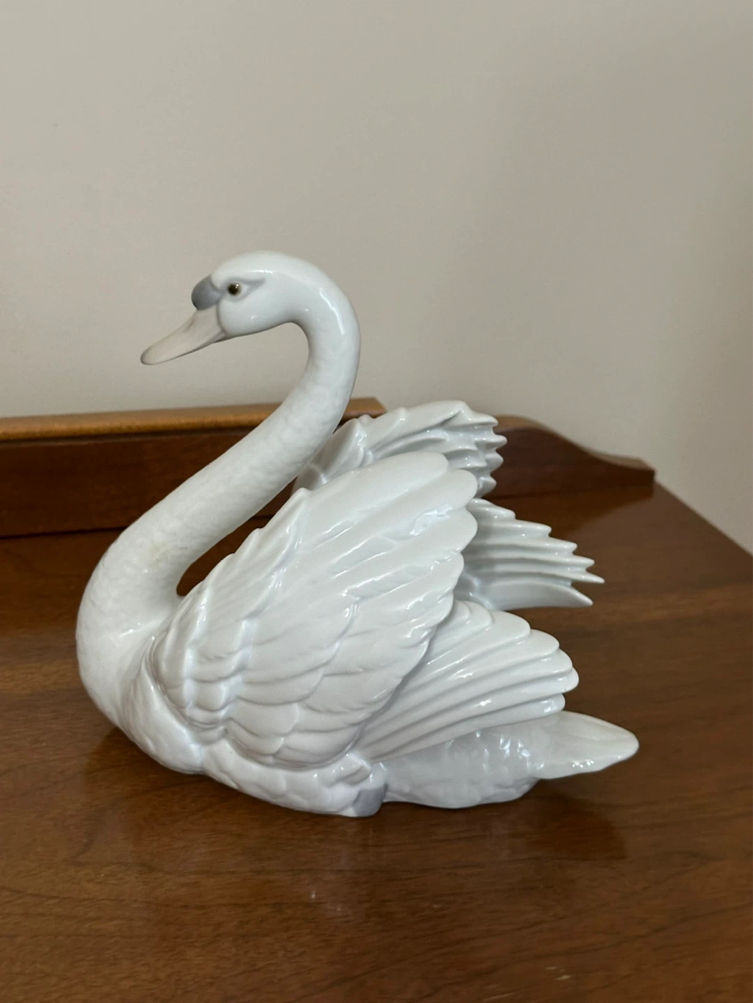 Lladro Porcelain Swan Figurine - photo 3