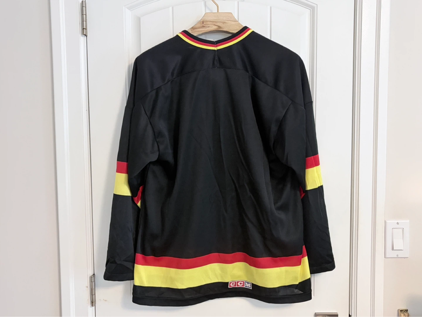 Authentic Vintage CCM Vancouver Canucks Black Skate Jersey Large - photo 4