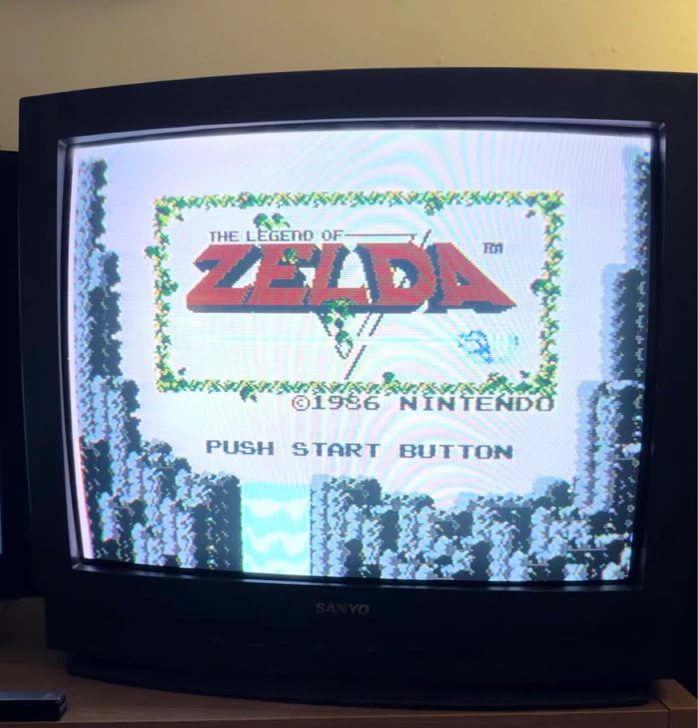 Sanyo CRT TV 27” w remote
