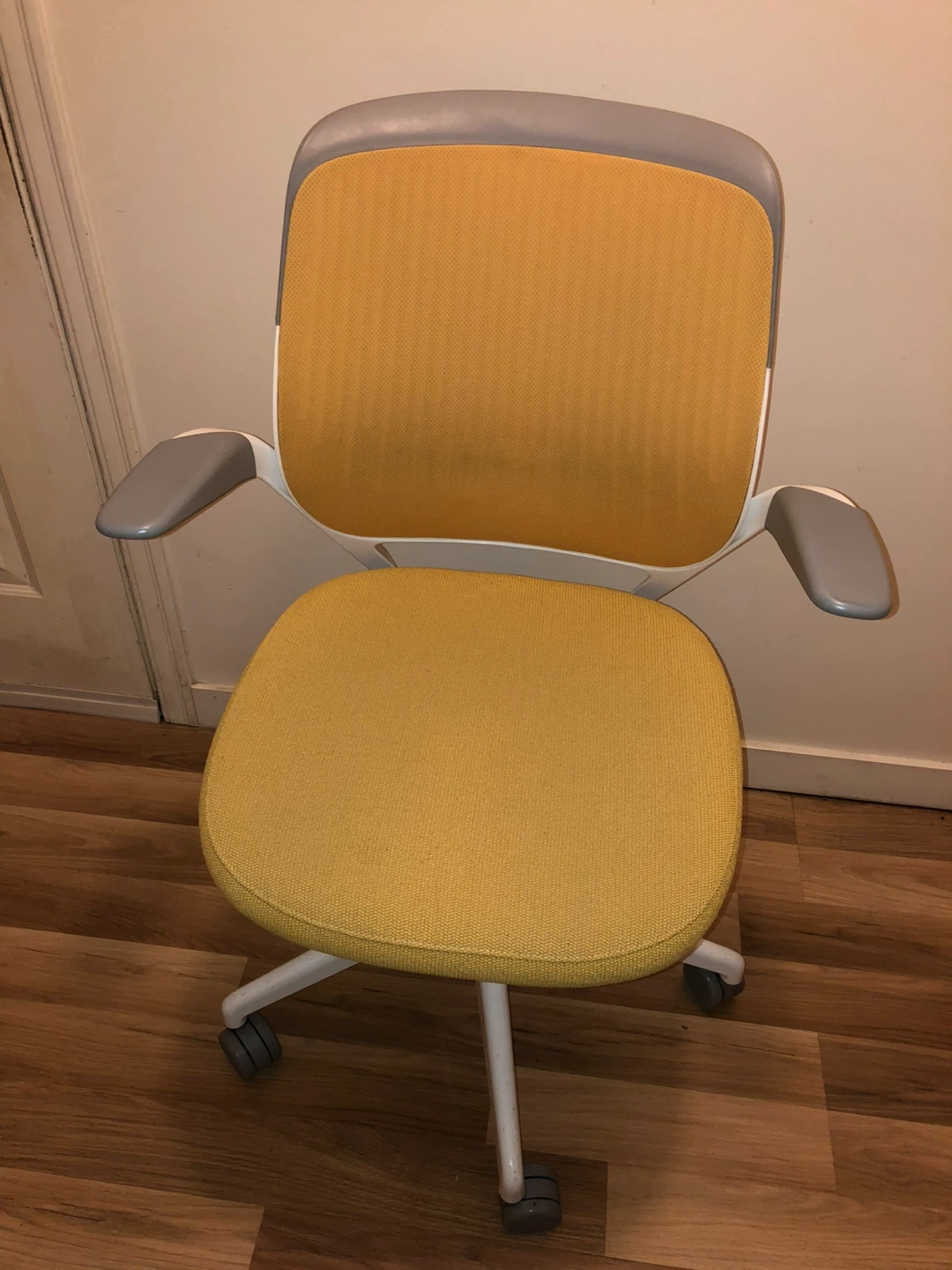 Office Chair - Yellow Mesh - photo 3