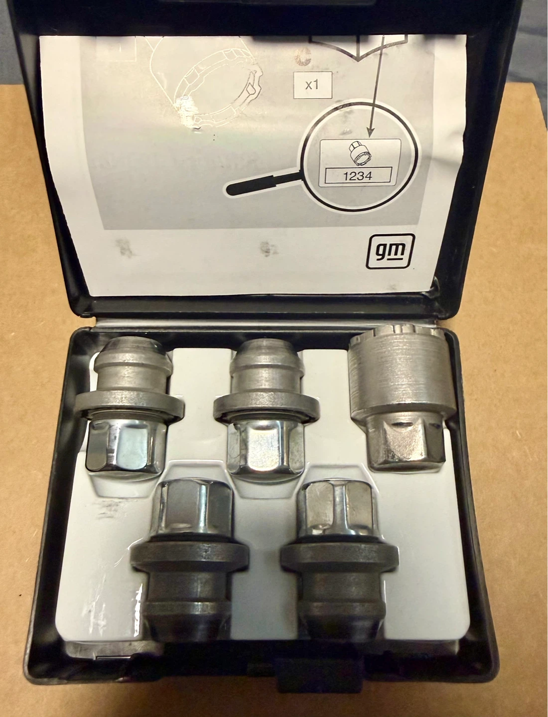 ***GM WHEEL LOCKS*** - photo 2