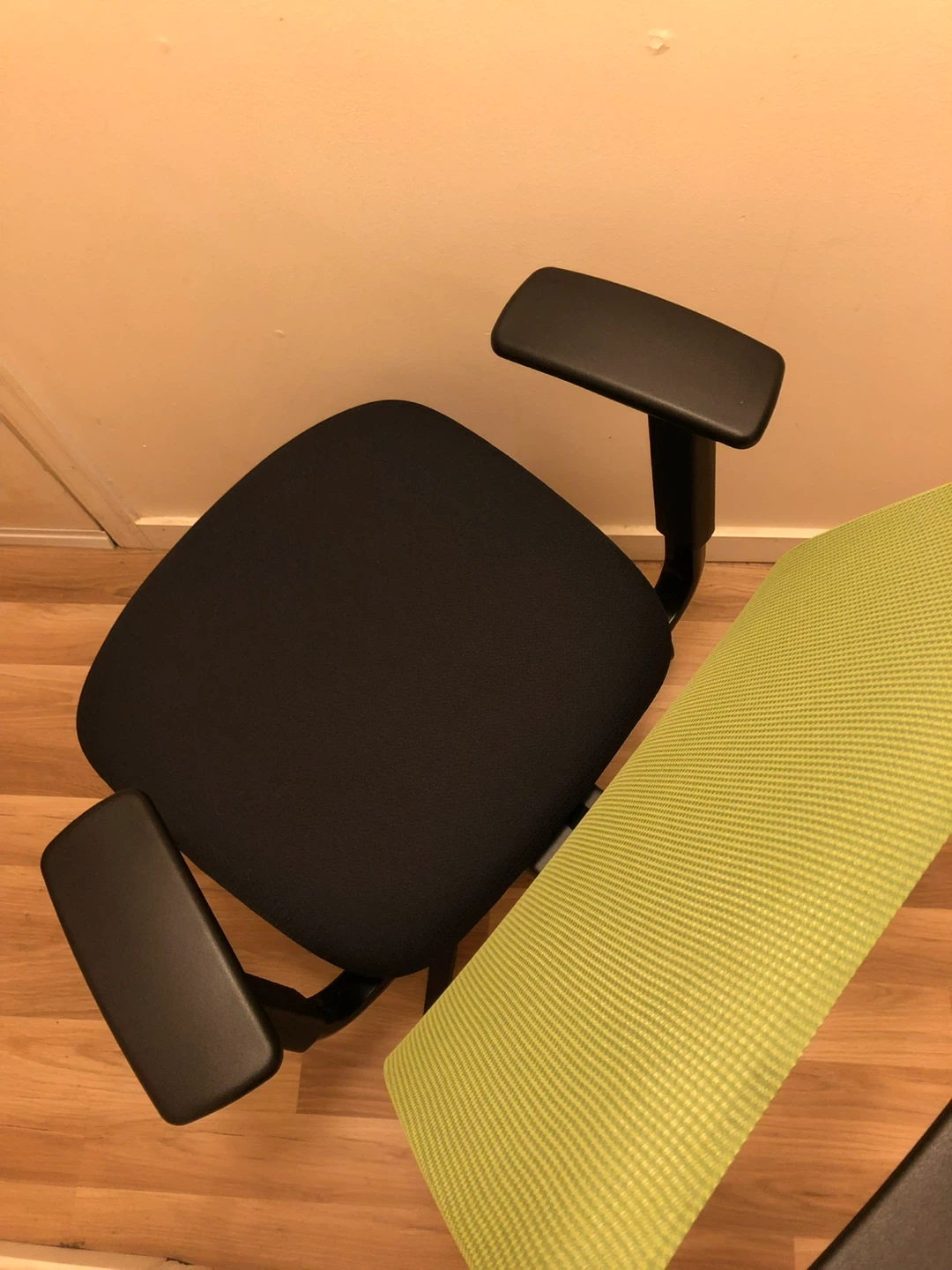 Black and Green Office Chair - photo 3
