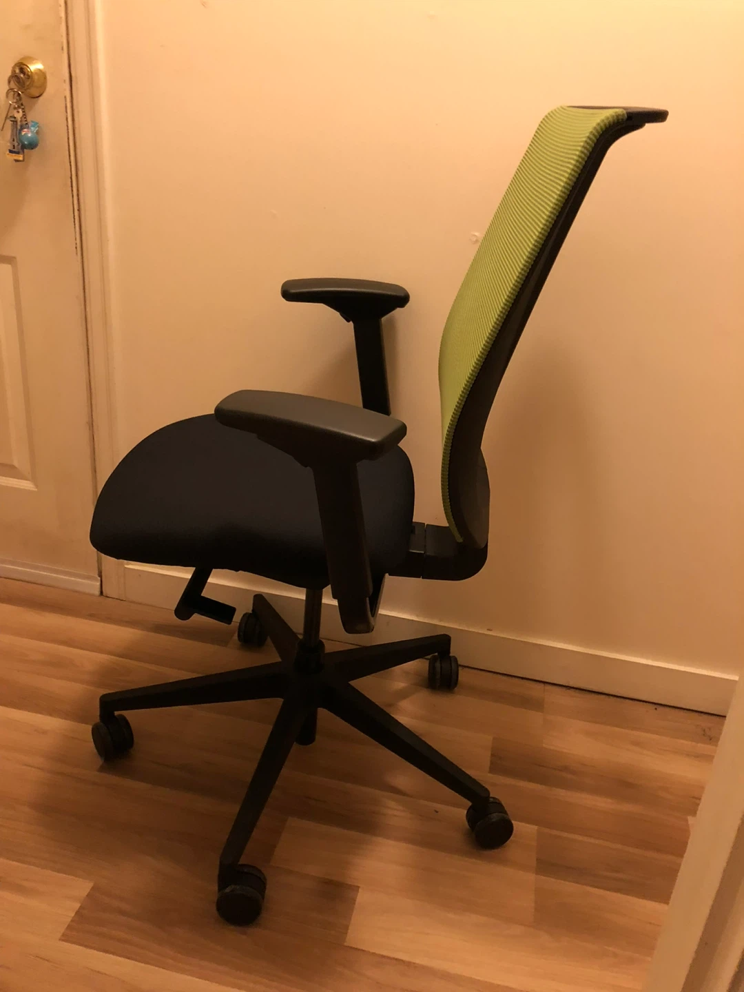 Black and Green Office Chair - photo 2