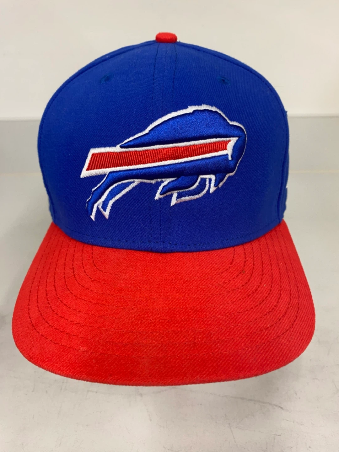Buffalo Bills NFL New Era Fitted Hat w/ Embroidered Logo - 7 3/8 - photo 2