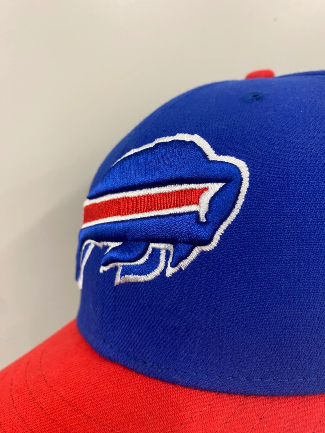 Buffalo Bills NFL New Era Fitted Hat w/ Embroidered Logo - 7 3/8 - photo 3