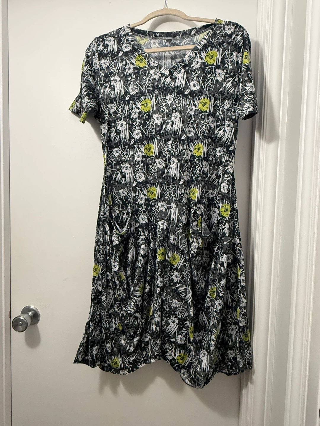 Miss Nikky Short Sleeve Dress