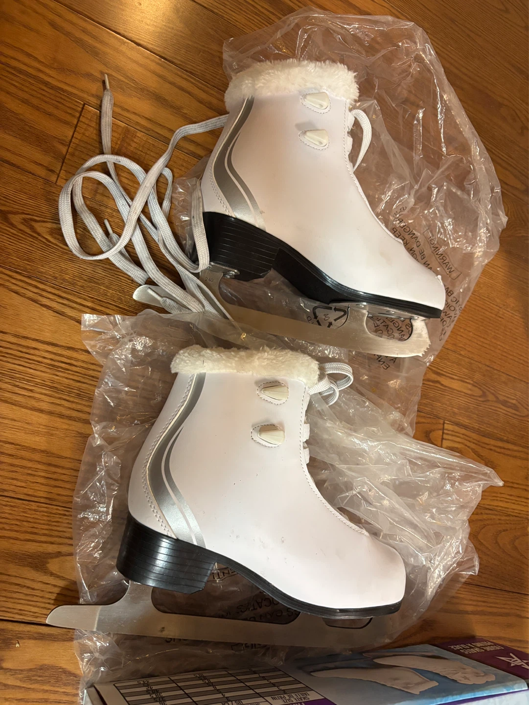 Girl Figure Skates - Size 7 - photo 2