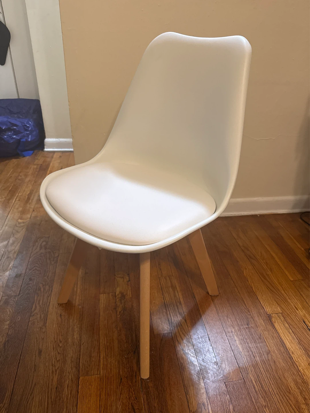 Set of 4 White Dining Chair with Wooden Legs