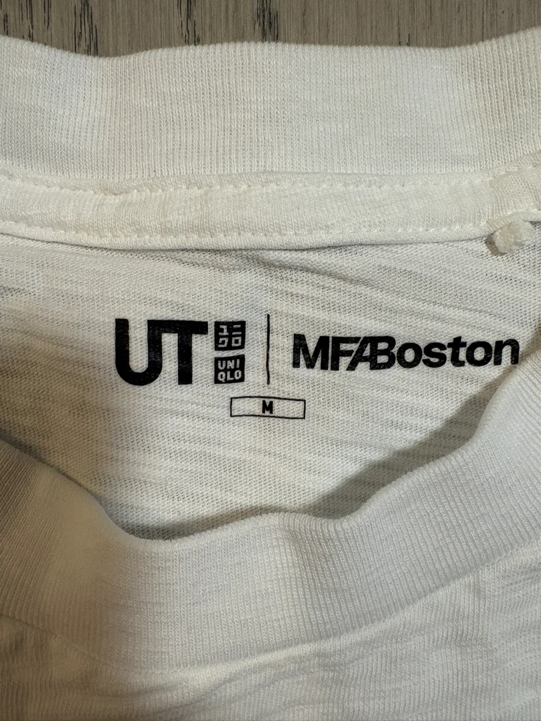 Uniqlo Graphic T-Shirt Medium - photo 3