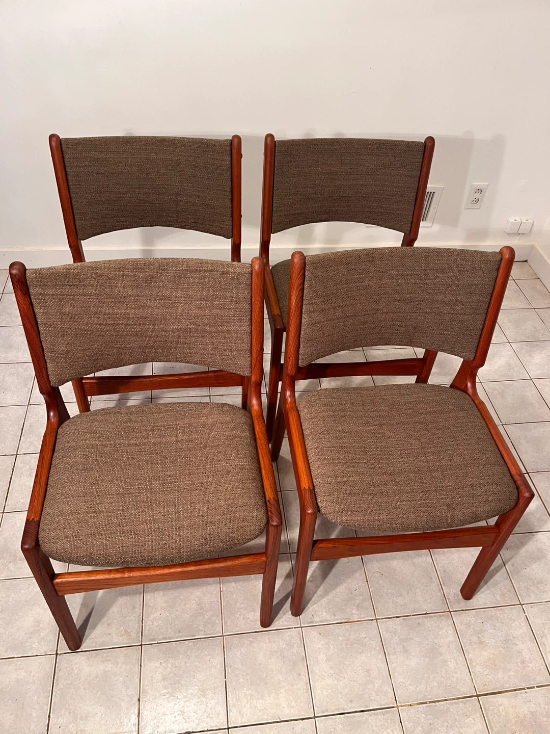 Restored Set of 4 Solid Teak Chairs - photo 4