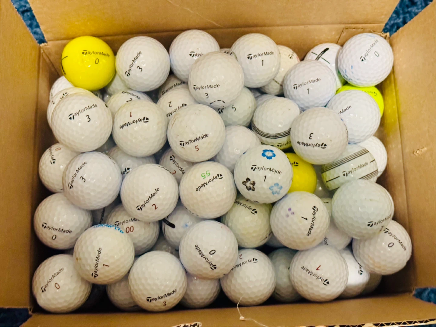 TAYLORMADE GOLF BALL LOT – 100 BALLS