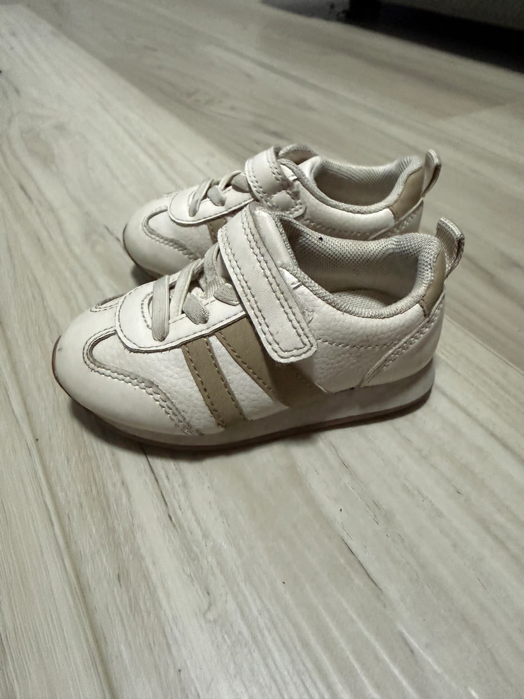 Kids' White and Tan Sneakers - photo 2