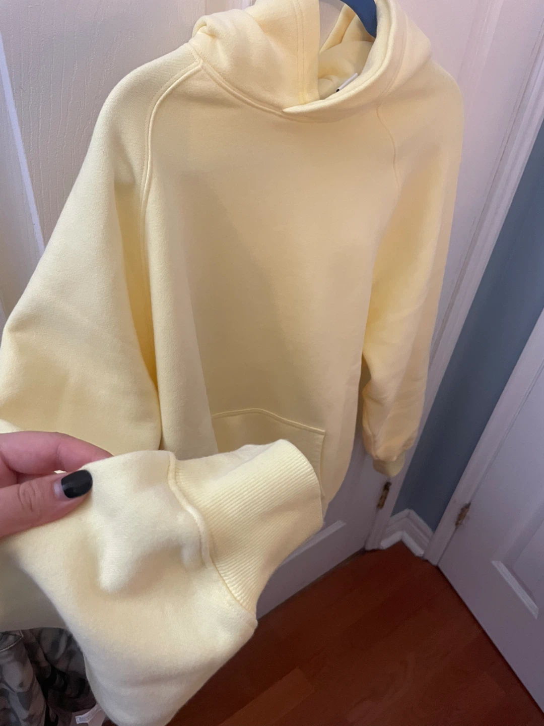 ARITZIA Sweatfleece Mega Fit Hoodie - Light Yellow - photo 3