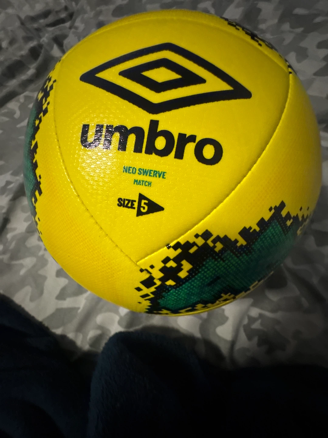 Umbro Neo Swerve Match Soccer Ball - Size 5
