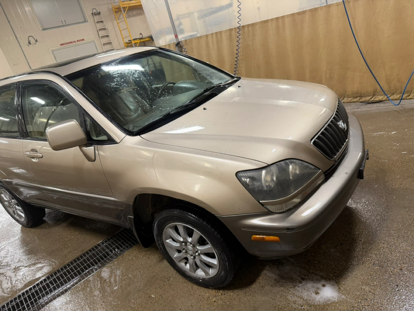 Lexus RX 300 SUV 2000 - photo 5