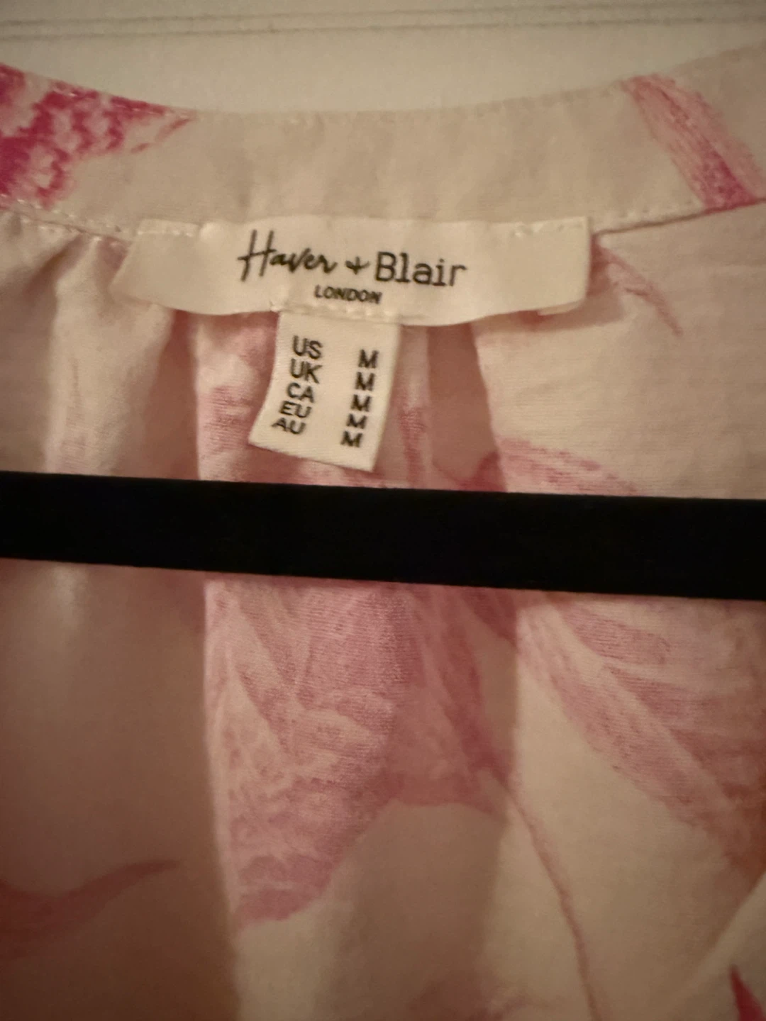 Haver + Blair London Floral Butterfly Print V-Neck Top Size M - photo 3