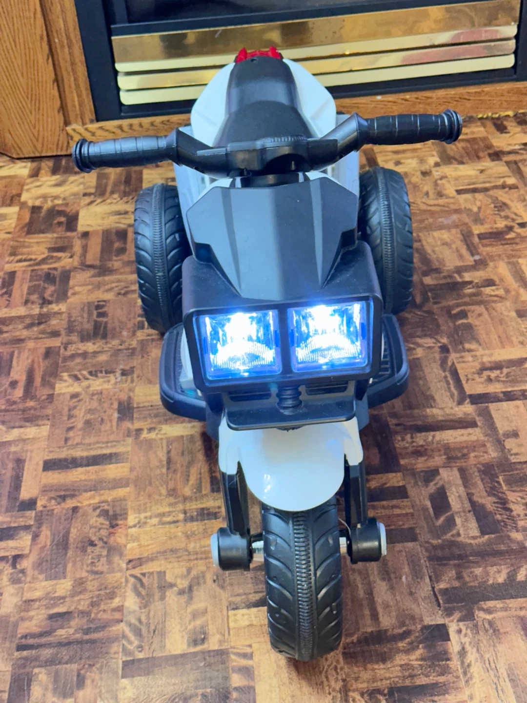 Kids Electric Ride-On Motorcycle comes with the charger - photo 3