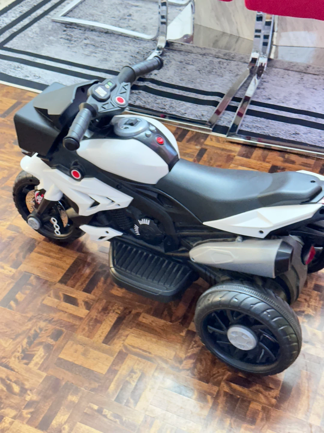 Kids Electric Ride-On Motorcycle comes with the charger - photo 5