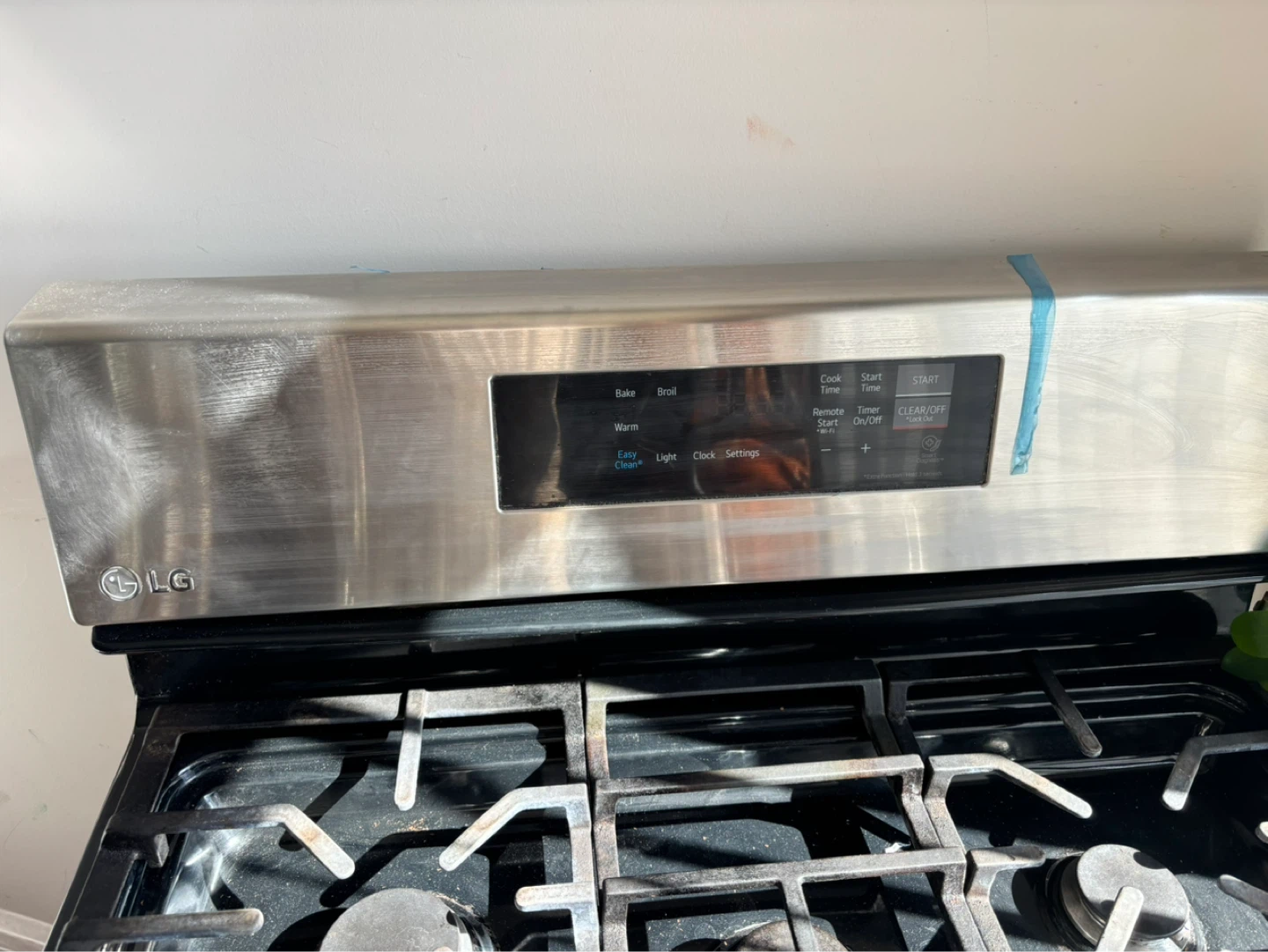 LG Stainless Steel Gas Range - photo 2