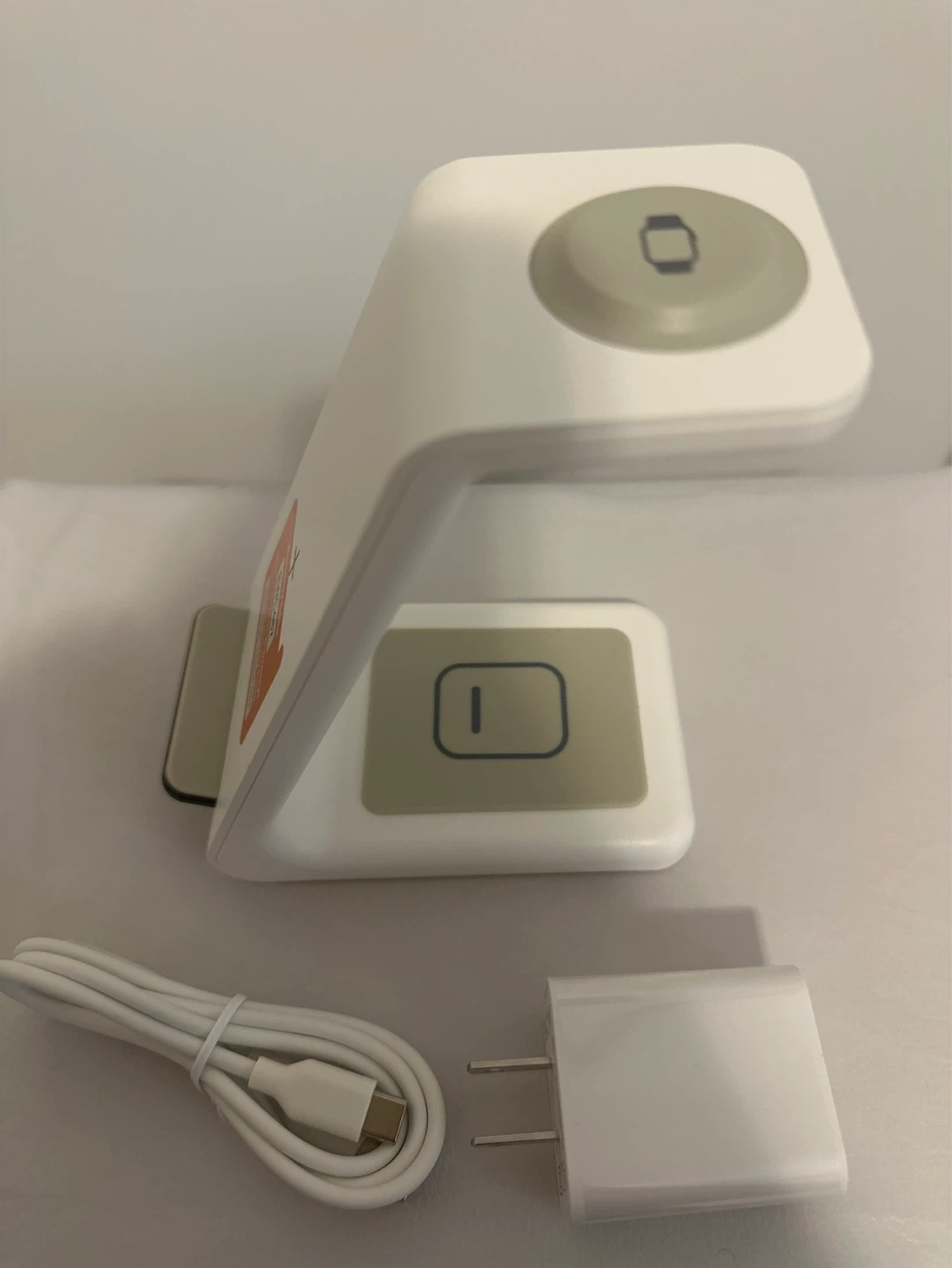 3-in-1 Wireless Charging Station - photo 3