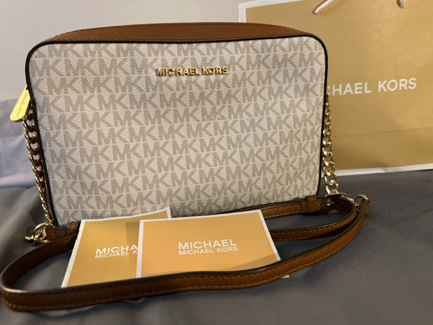 Michael Kors Jet Set Travel Medium Dome Crossbody Bag