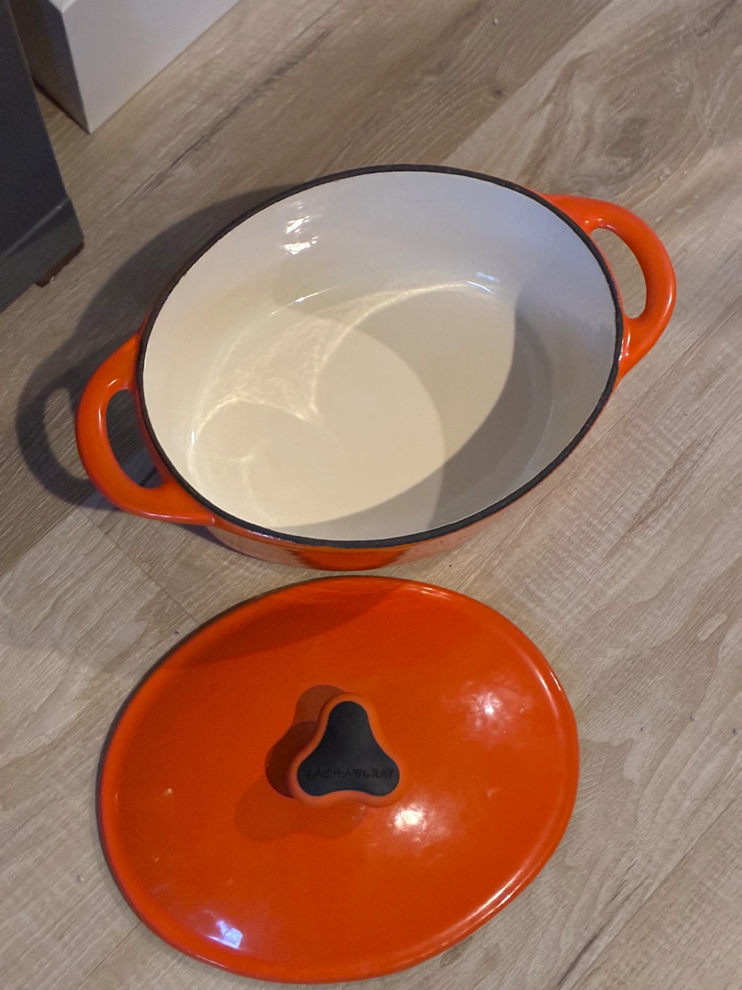 Rachel Ray Cast Iron Oval 4 Qt Dutch oven