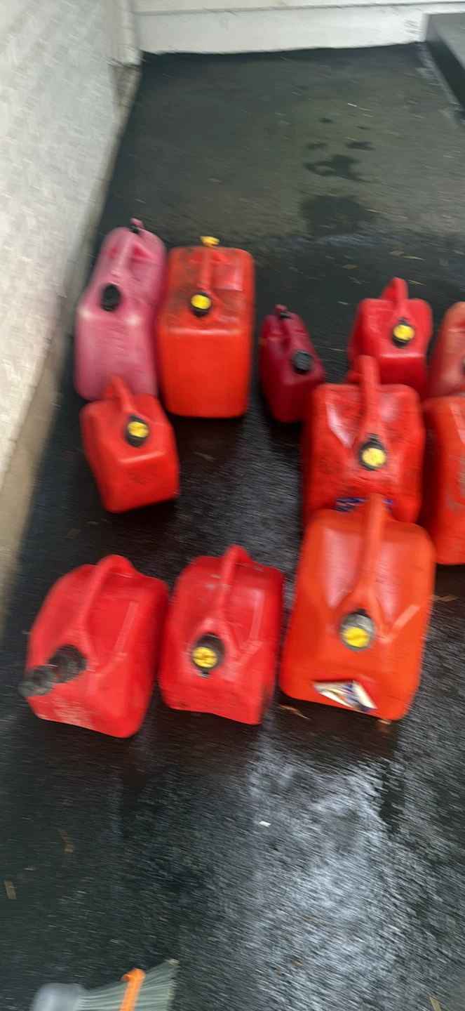 Assorted Gas Cans - Red and Pink - photo 3
